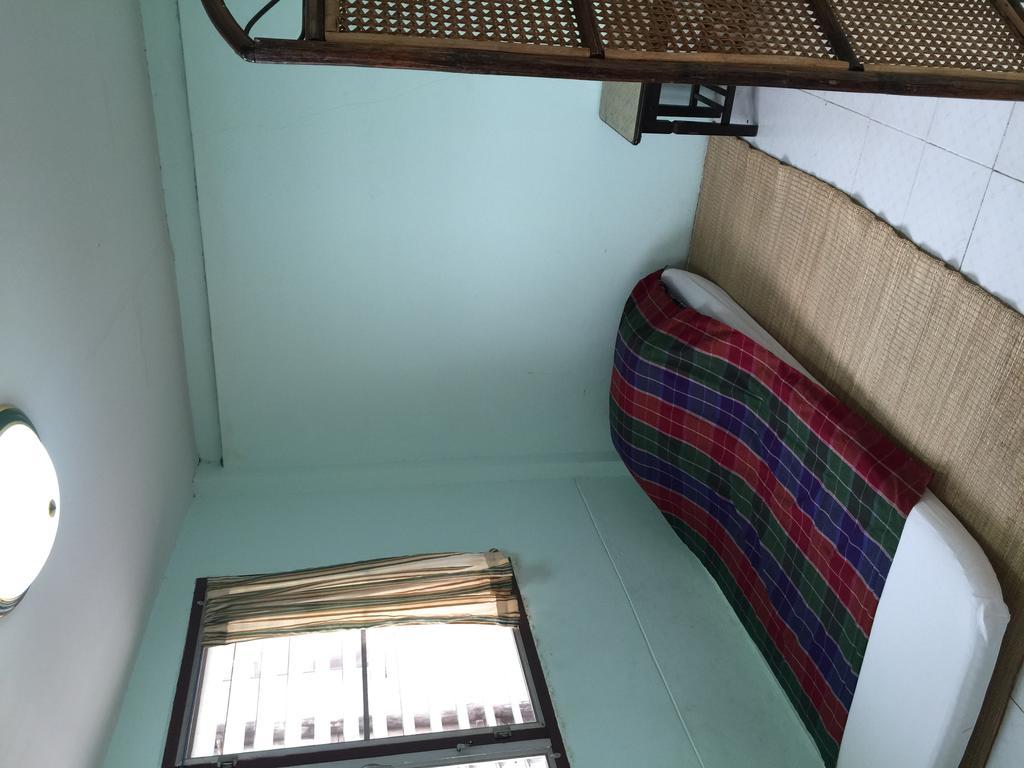 28 Rachabutr Hostel Ubon Ratchathani Room photo