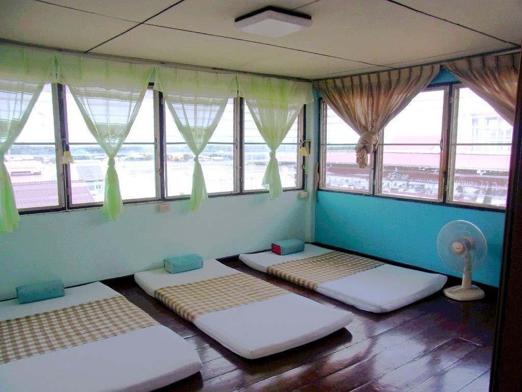 28 Rachabutr Hostel Ubon Ratchathani Room photo